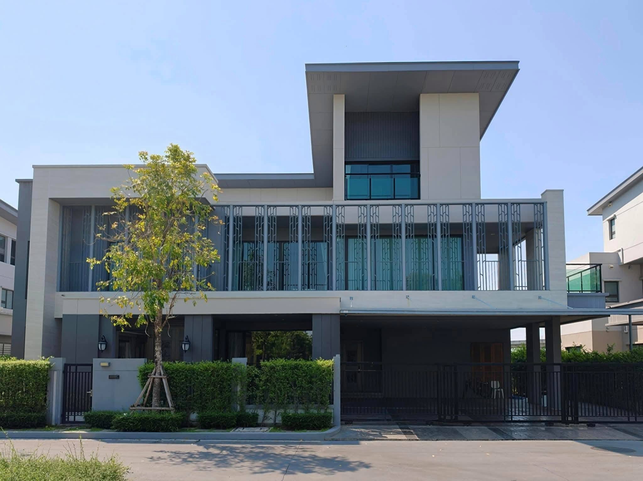 Grand Bangkok Boulevard East Rama 9 - image 1