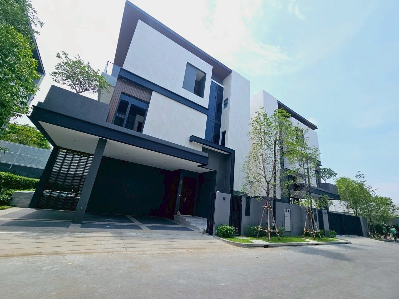 บ้านเดี่ยวพร้อมสระว่ายน้ำส่วนตัว - image 1