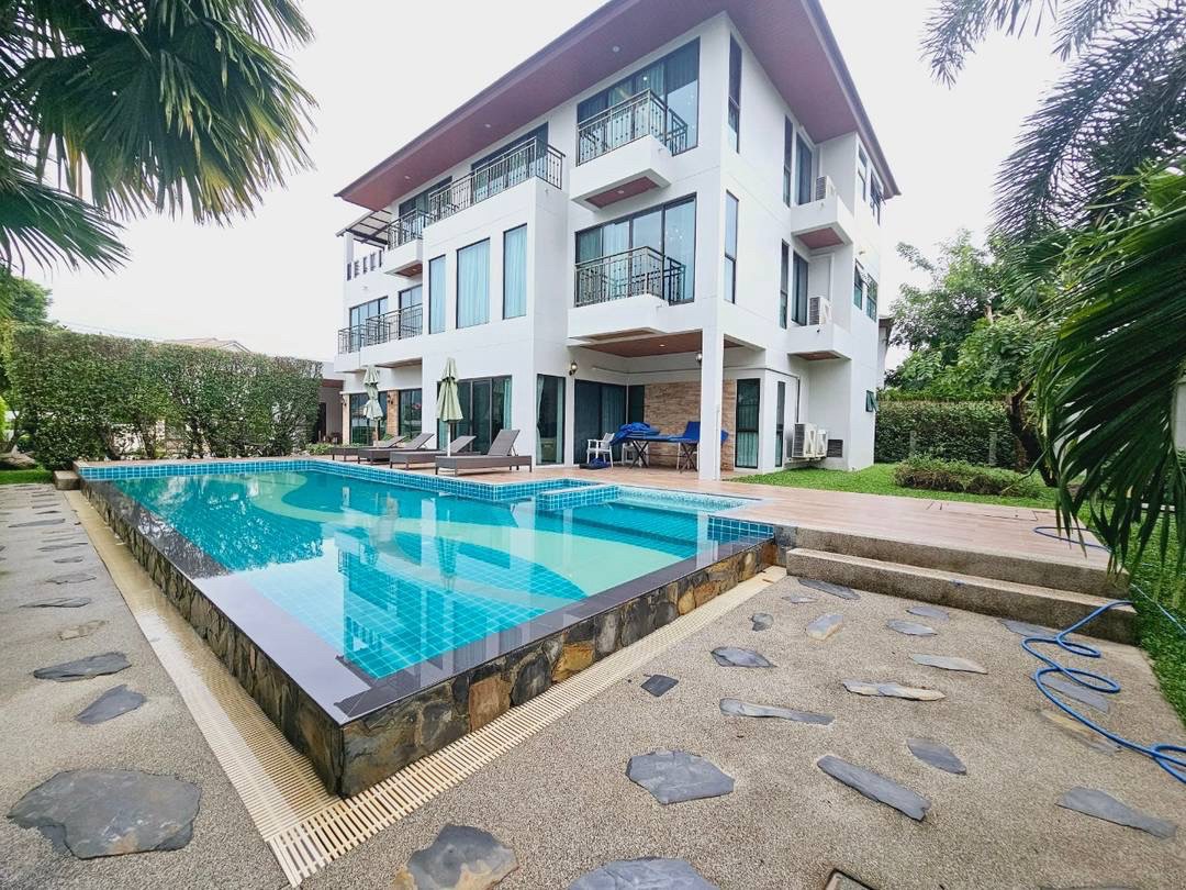 Masterpiece Rama 9｜Luxury House for Rent - image 1