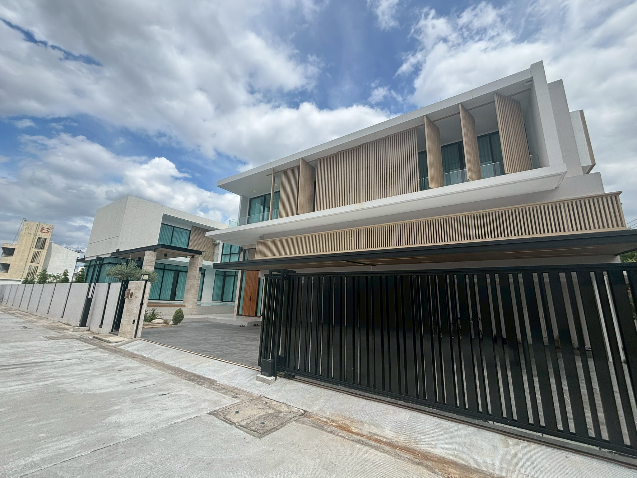 บ้านหรูให้เช่าย่านรามอินทรา - image 1