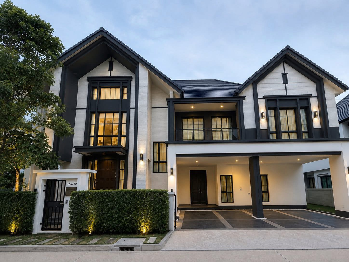 บ้านหรูพร้อมสระว่ายน้ำ ติด Mega Bangna - image 1