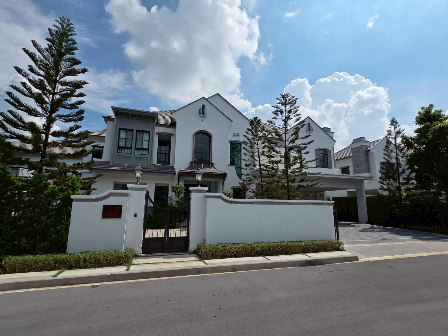 ��� Modern Luxury – Elegant, Sophisticated, and Contemporary ✨ - image 2