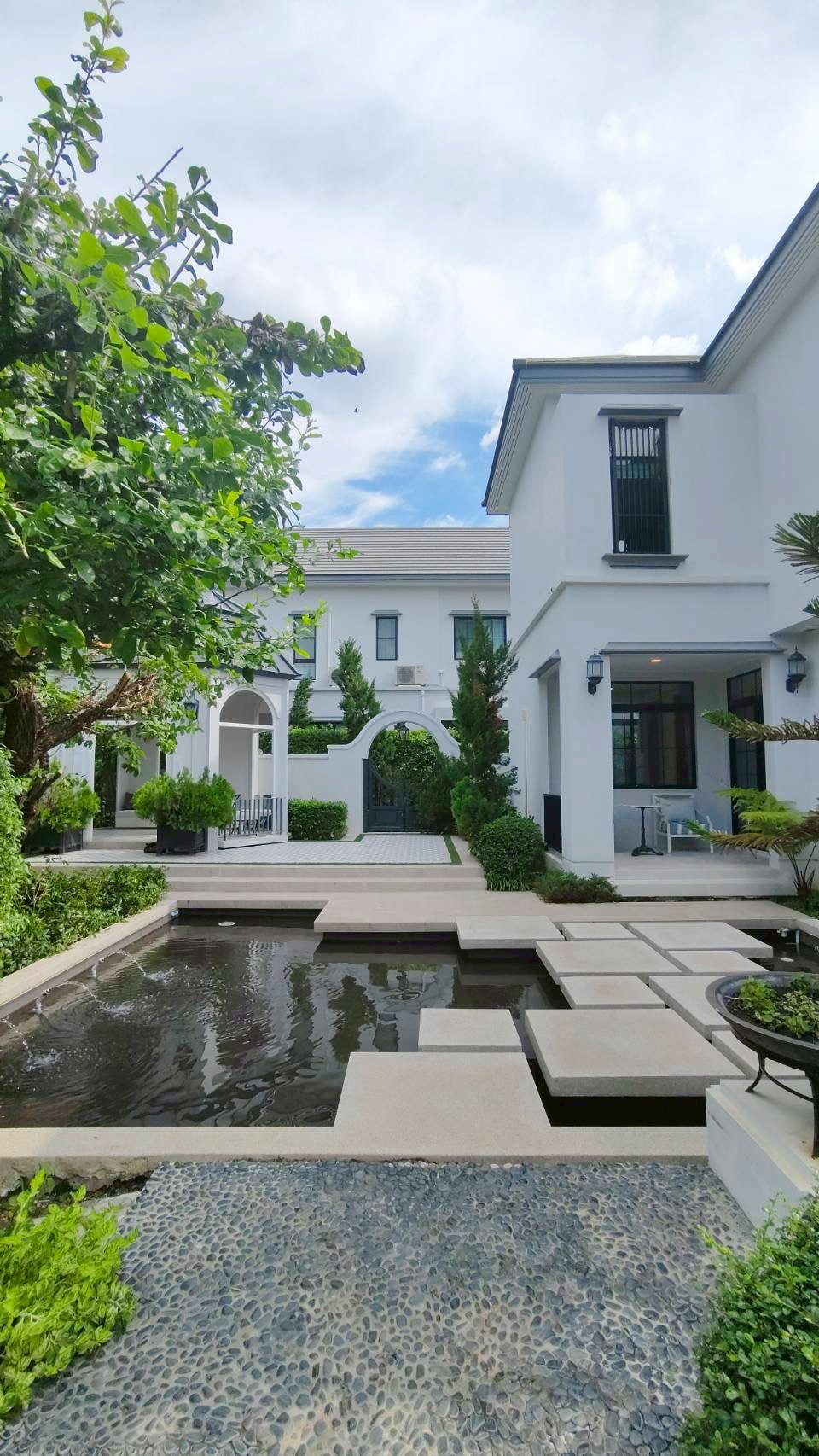 ��� Modern Luxury – Elegant, Sophisticated, and Contemporary ✨ - image 3