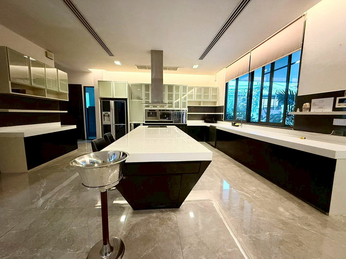 Project Name: Ekkamai Private Pool Villa - 6