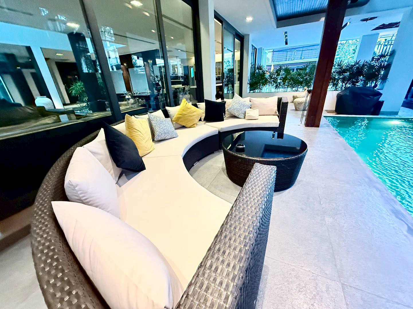 Project Name: Ekkamai Private Pool Villa - 7