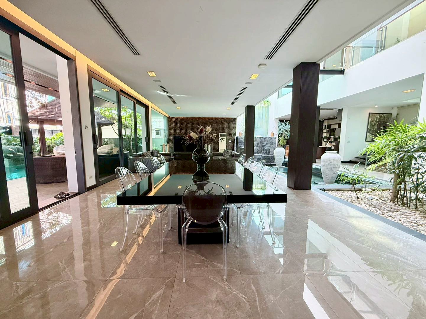Project Name: Ekkamai Private Pool Villa - 8