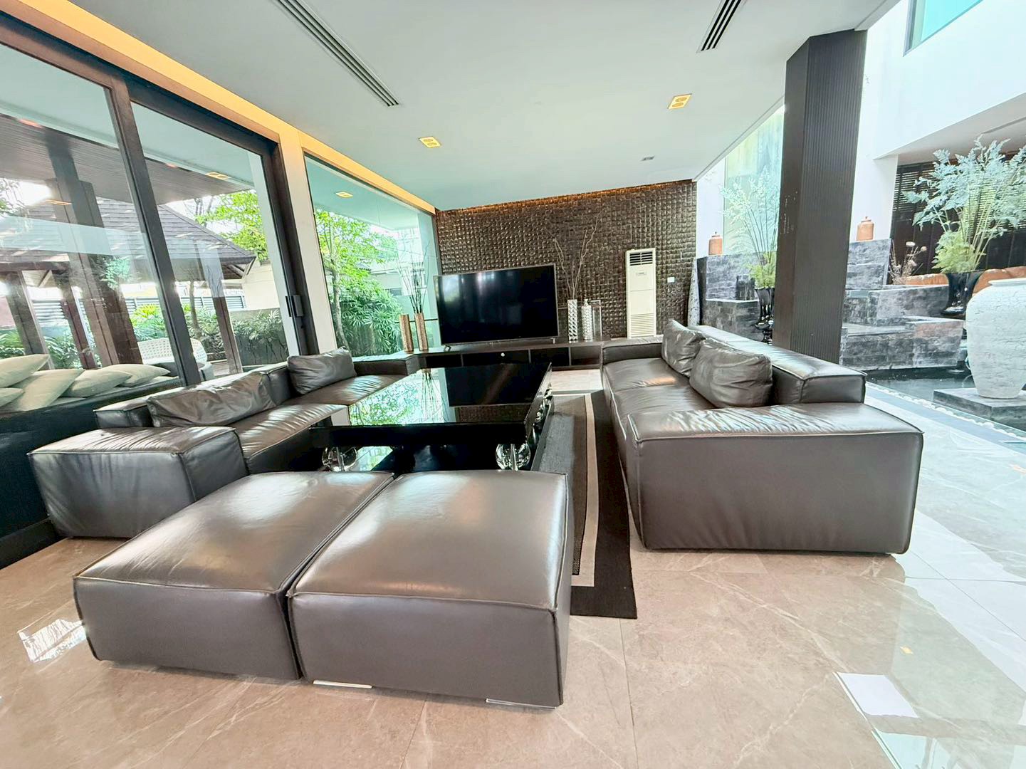 Project Name: Ekkamai Private Pool Villa - 9