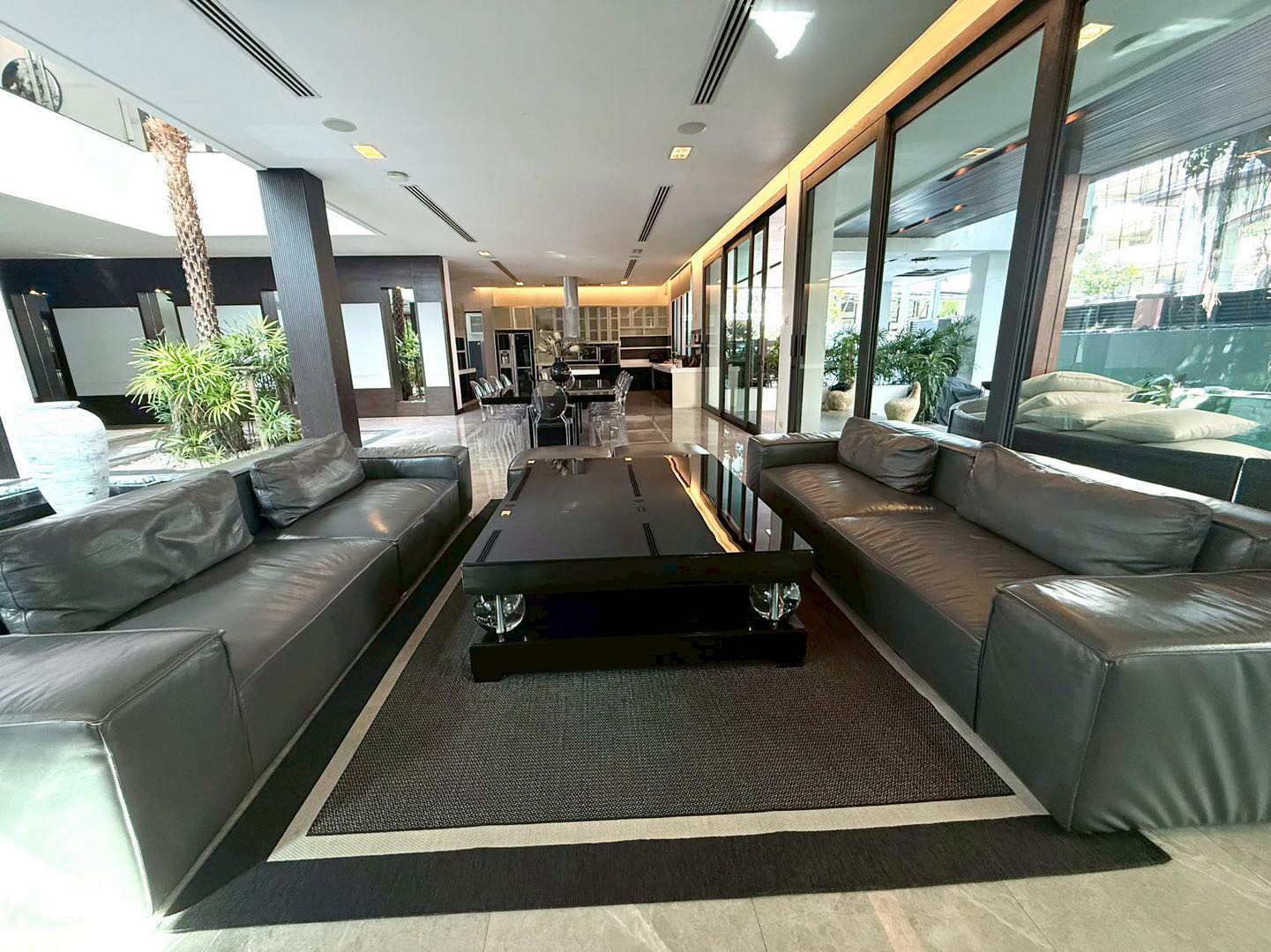 Project Name: Ekkamai Private Pool Villa - 11