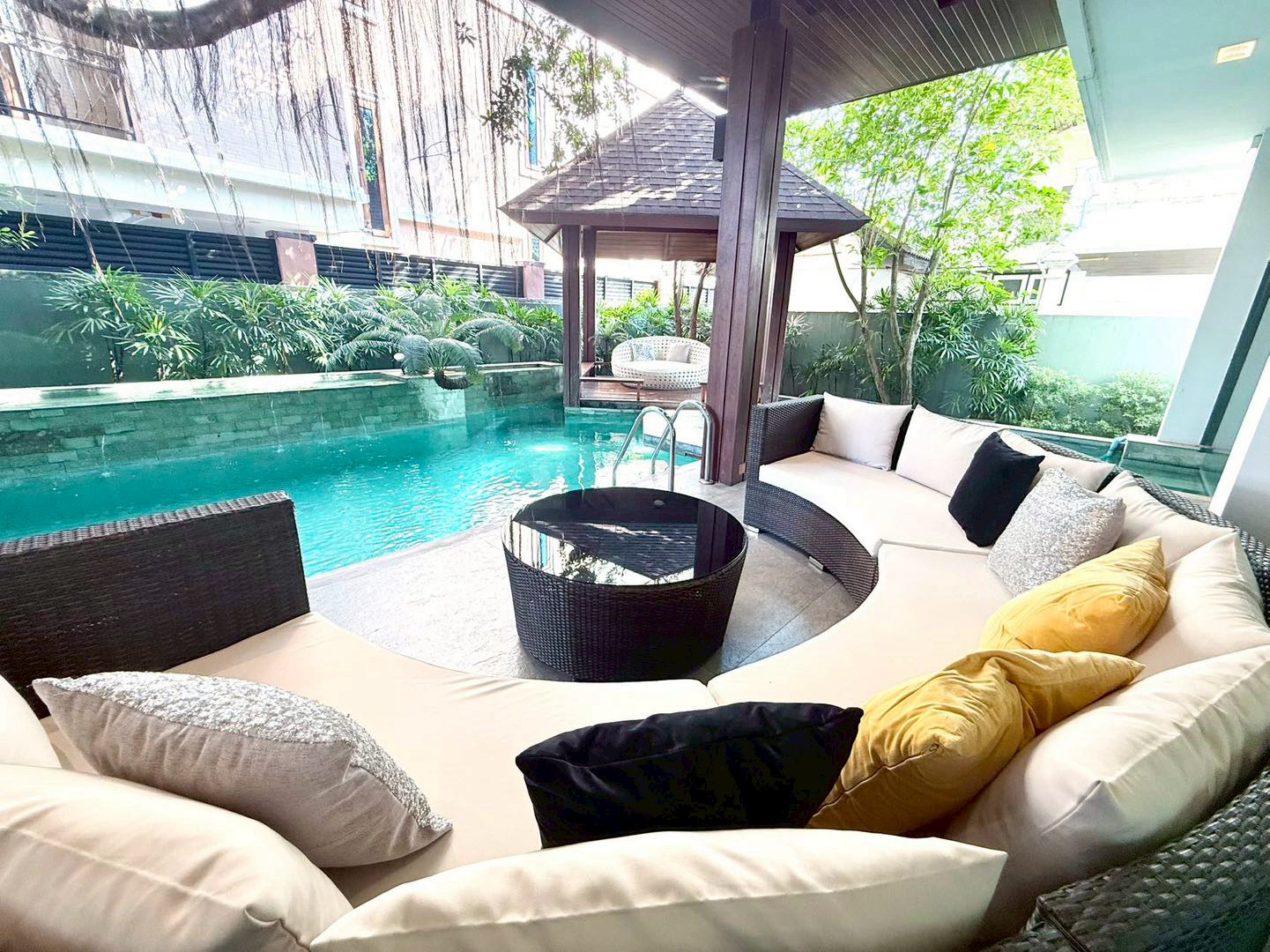 Project Name: Ekkamai Private Pool Villa - 12