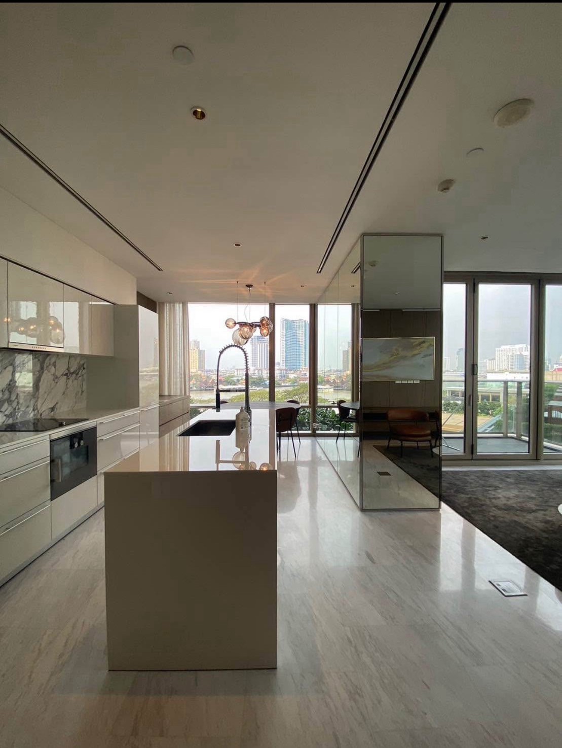 ��� FOUR SEASONS PRIVATE RESIDENCES - image 1