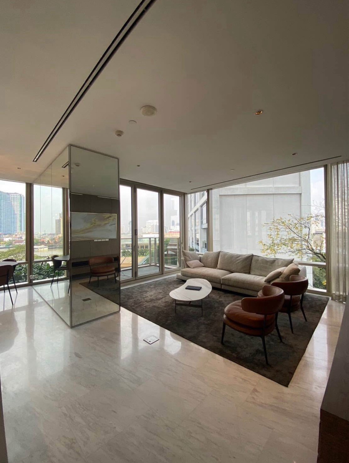��� FOUR SEASONS PRIVATE RESIDENCES - image 2