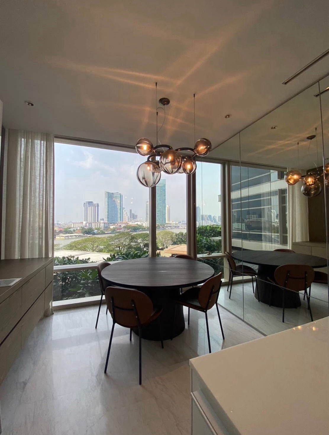 ��� FOUR SEASONS PRIVATE RESIDENCES - image 4